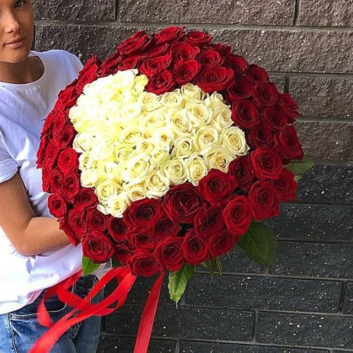 101 роза "Сердце" в Абу-Даби